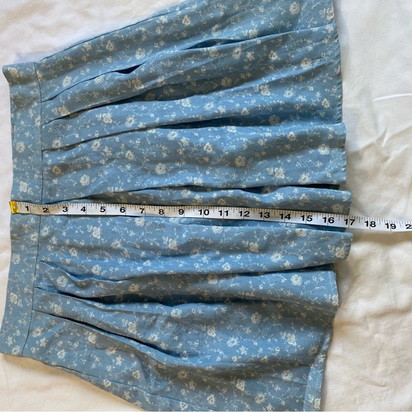 Floral Mini Skirt Size Medium - Picture 6 of 6
